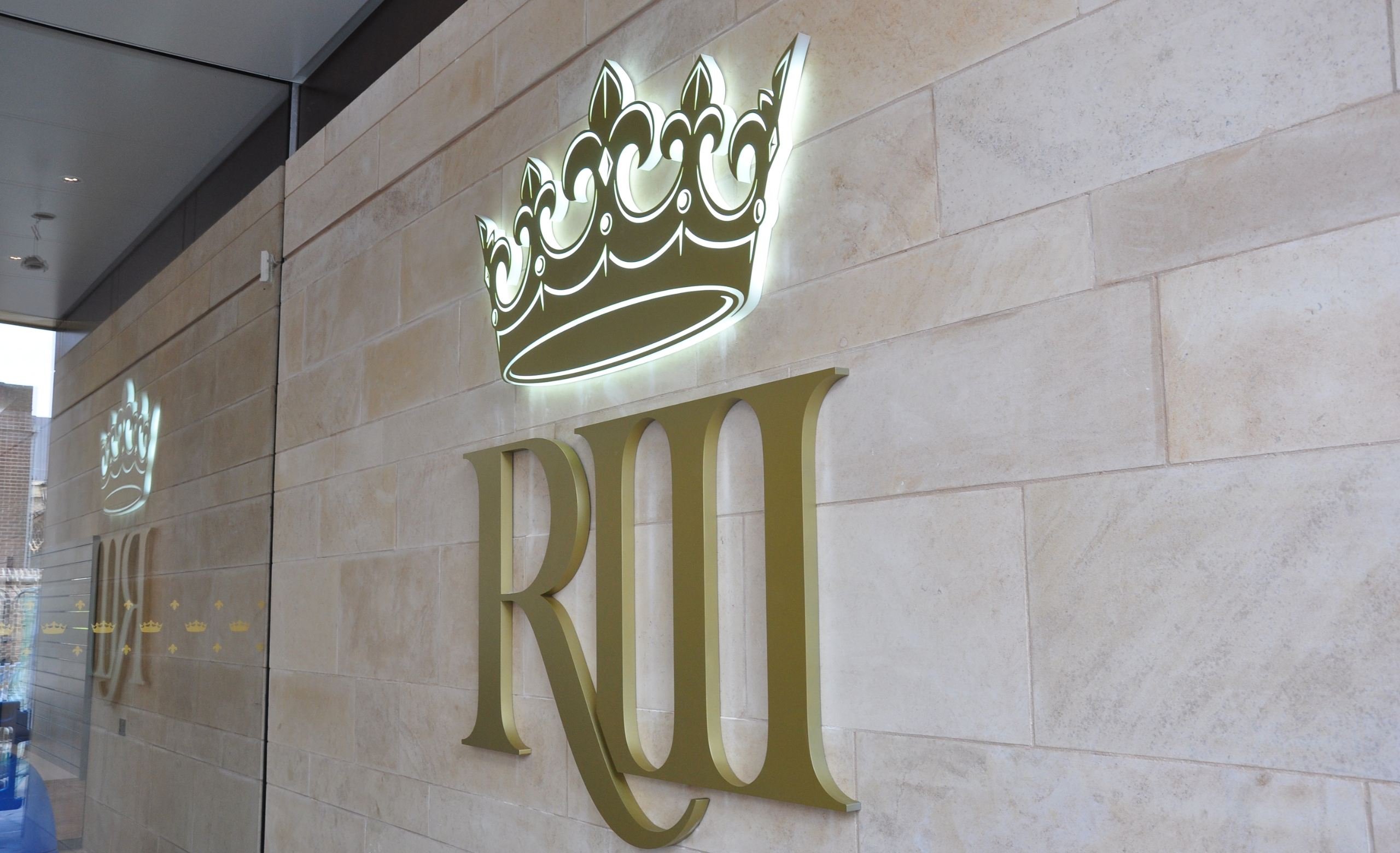 7738383 Halo and Edgelit